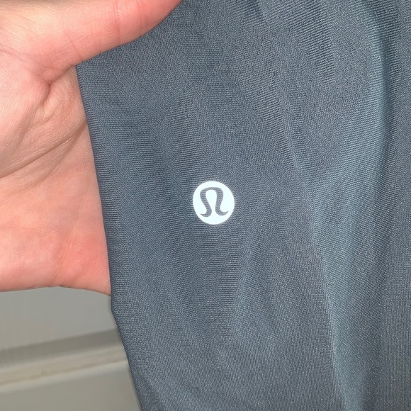 Grey lululemon leggings size 4 - Picture 3 of 4